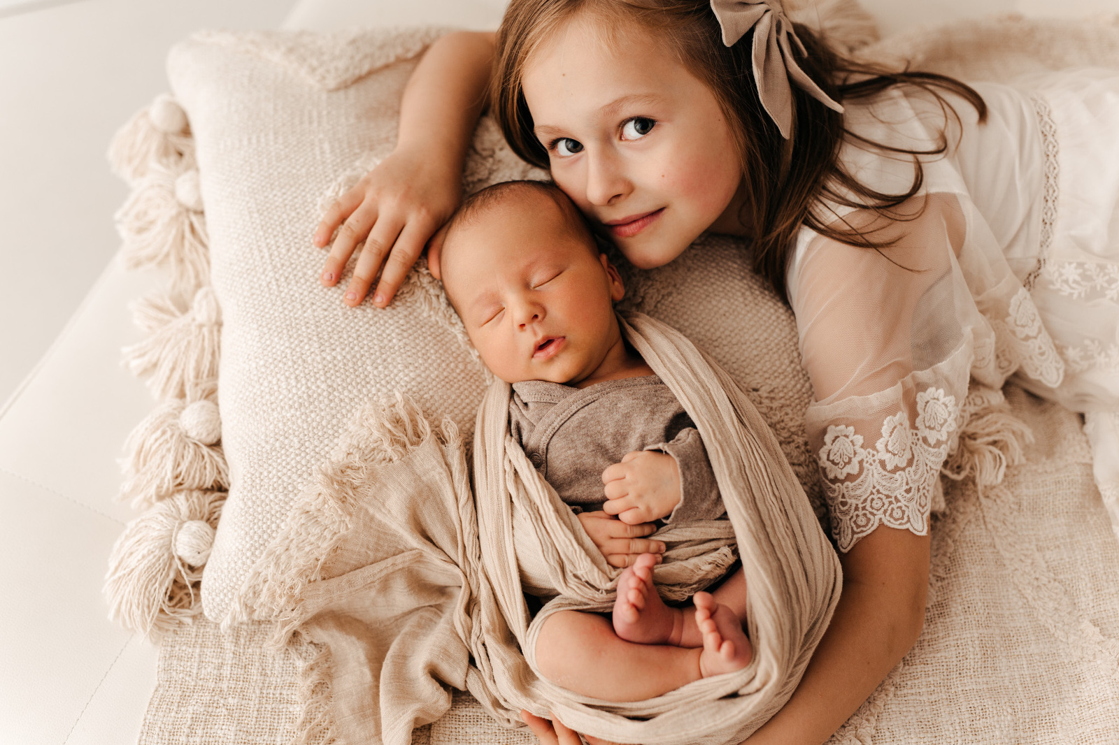 sesja noworodkowa z rodzeństwem fotogroszki